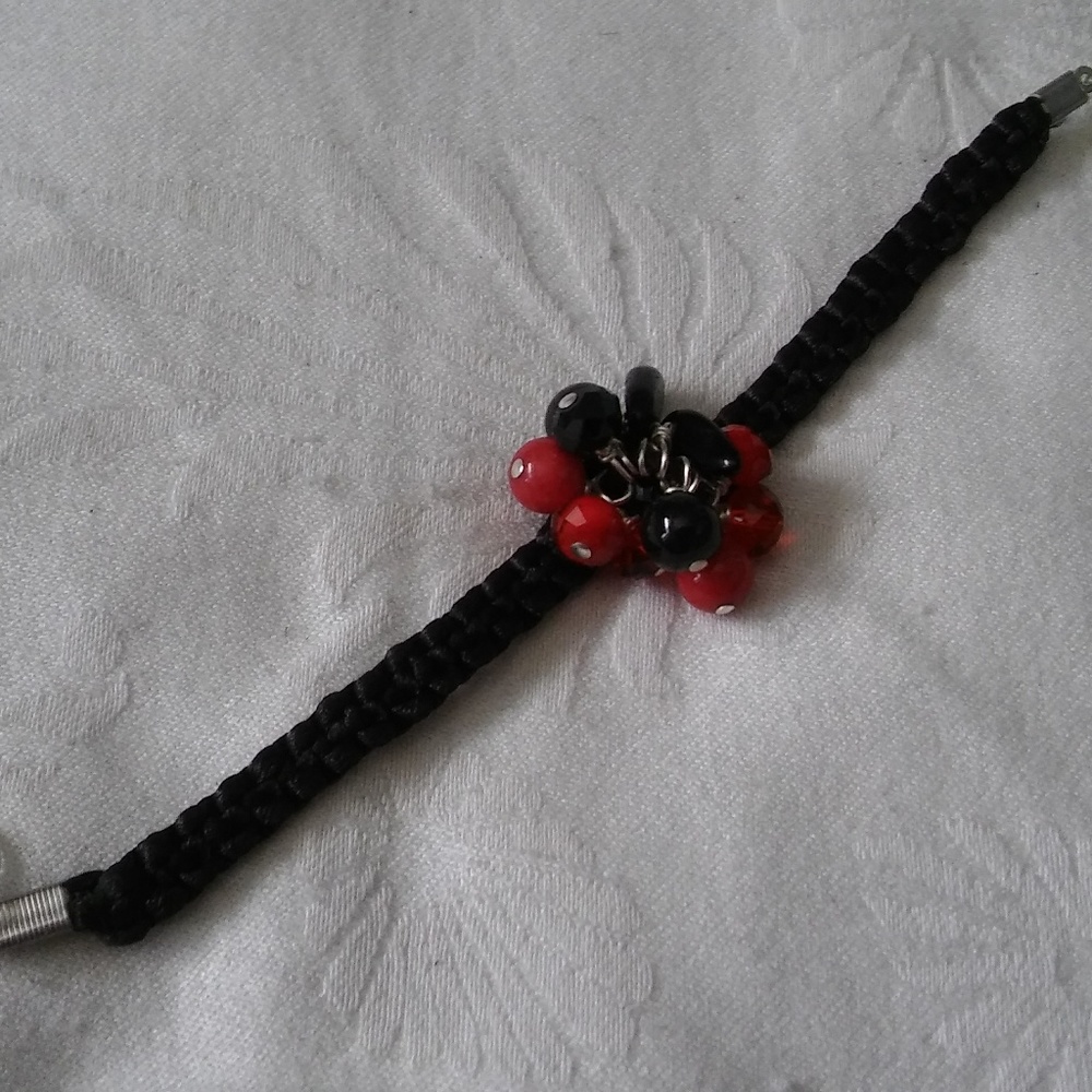 Pulsera tejida en Macramé